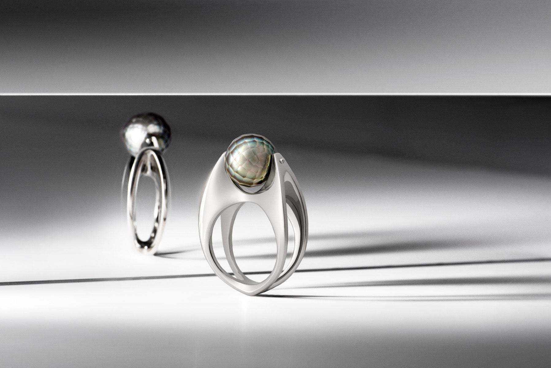 Bague Mandala en or blanc et perle de Tahiti Am lie Viaene
